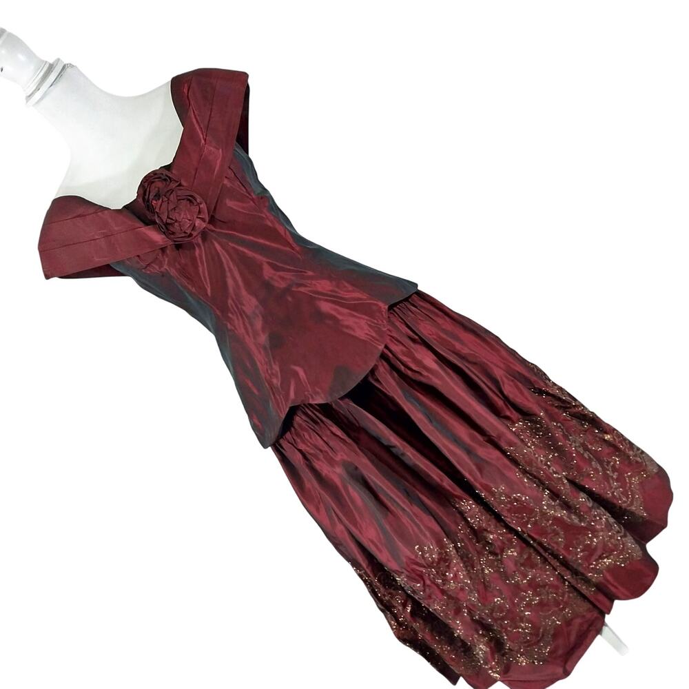 JESSICA MCCLINTOCK! CARDINAL RED HEAVY SATIN, ROSETTES, OFF SHOULDER GOWN! SZ 4
